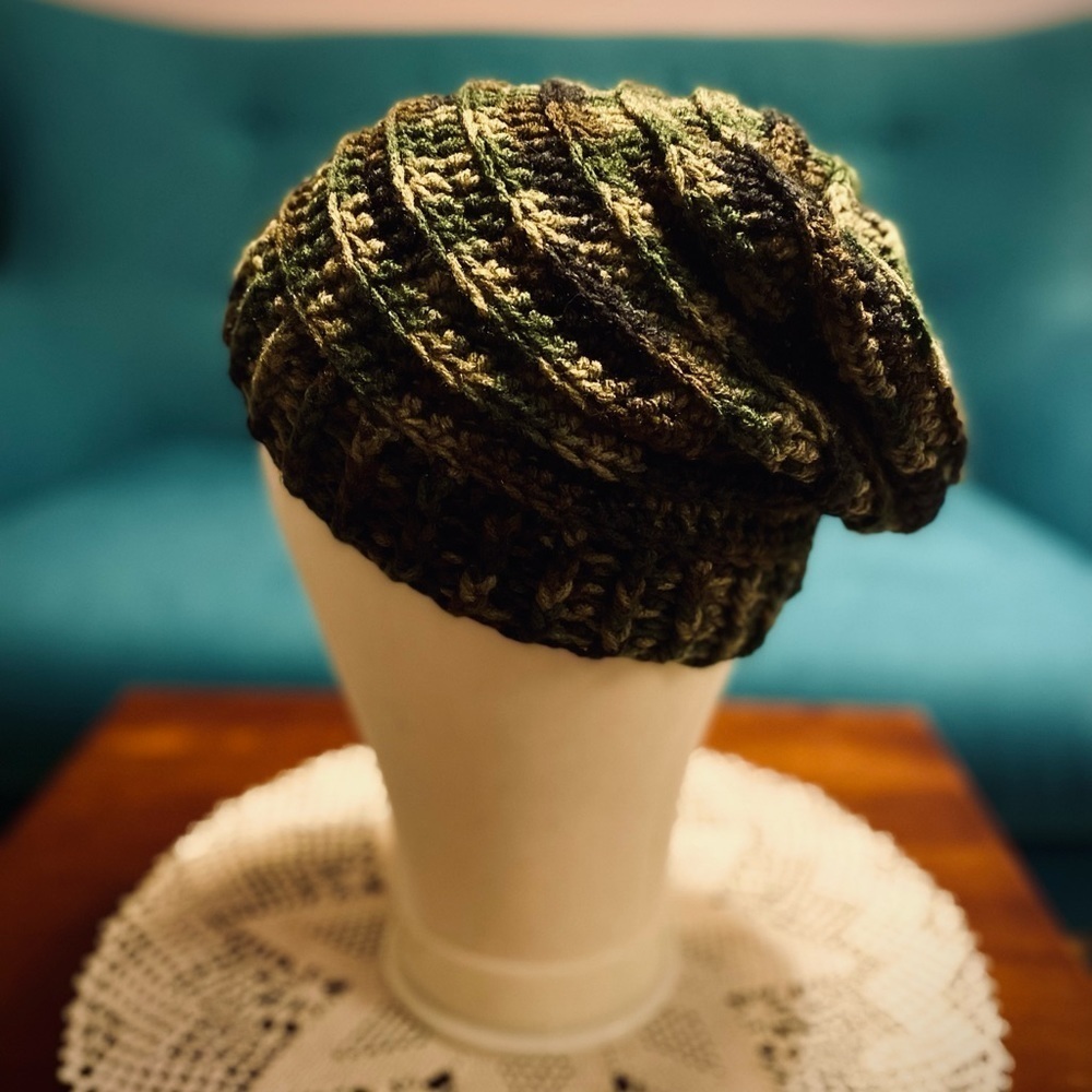 𝅺HAND made Beehive Ribbed Slouchy Hat - Acrylic Camouflage Yarn